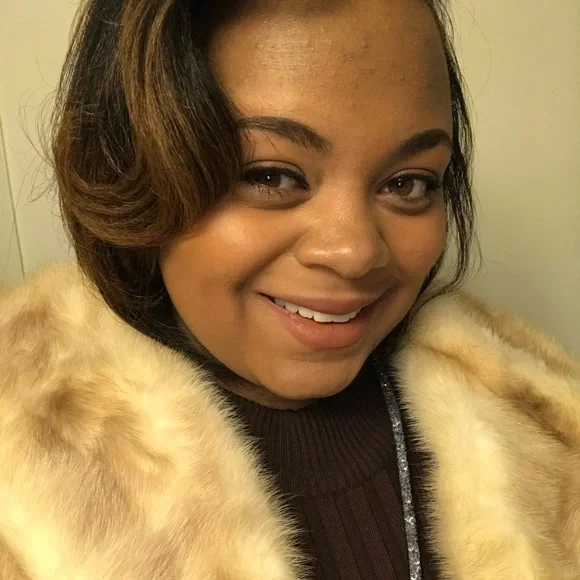 Meet your Posher!!! - Picture 5 of 5